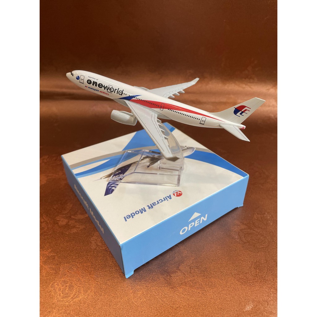 Malaysia Airlines One World A330 Aircraft Model 16cm Die Cast Metal   D2d8a3667b63a6d948567d2431c430c0