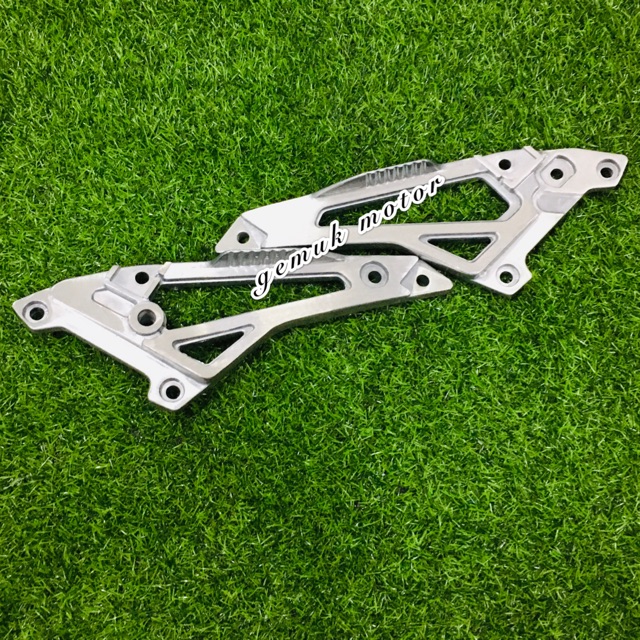 Yamaha RXZ Footrest Bracket Set | Shopee Malaysia