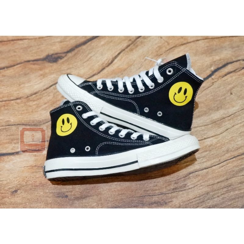Converse x nike smile online