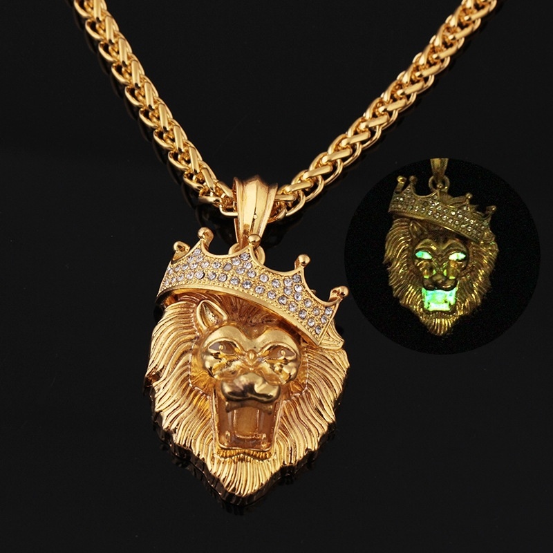 Lion with crown necklace outlet