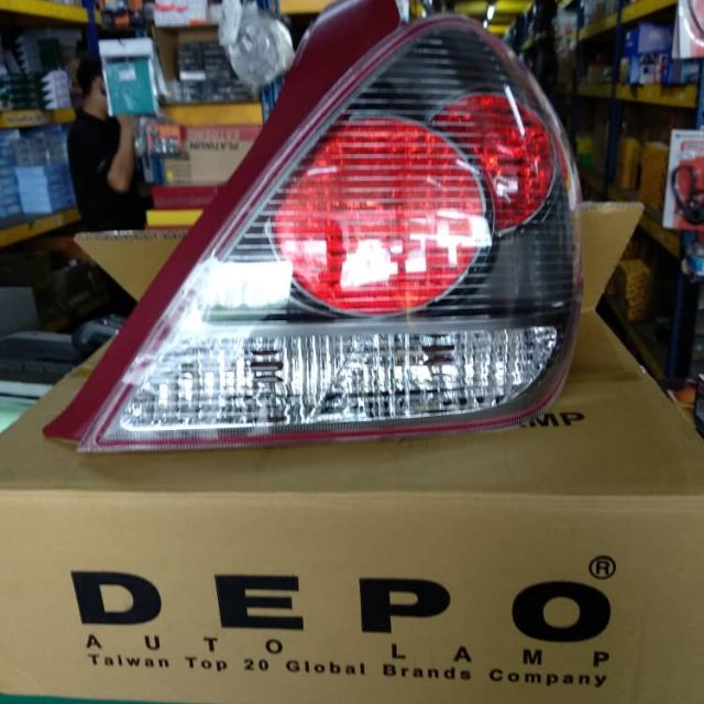 Nissan sentra 2007 on sale tail light cover