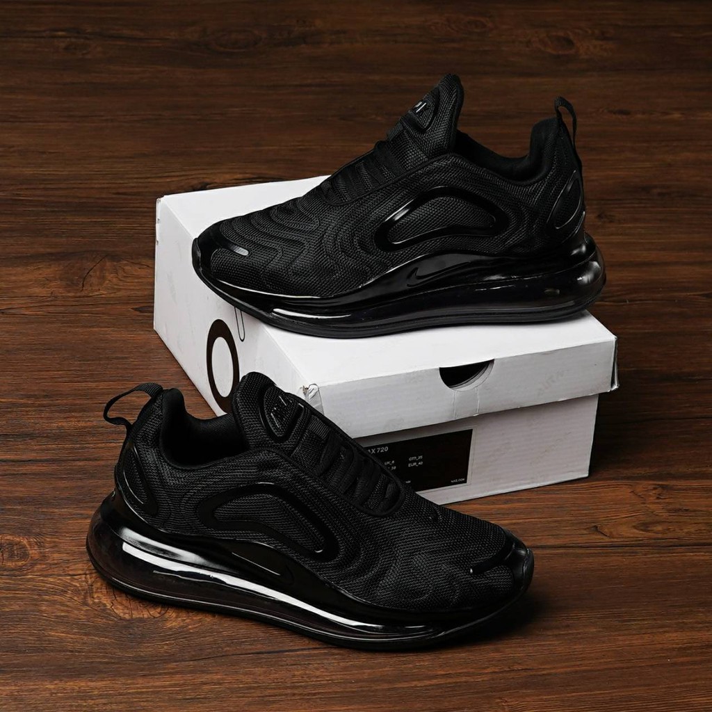 Triple black nike clearance 720