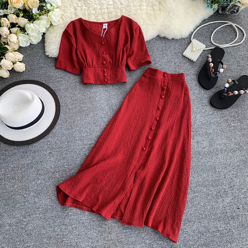 Short blouse and outlet long skirt