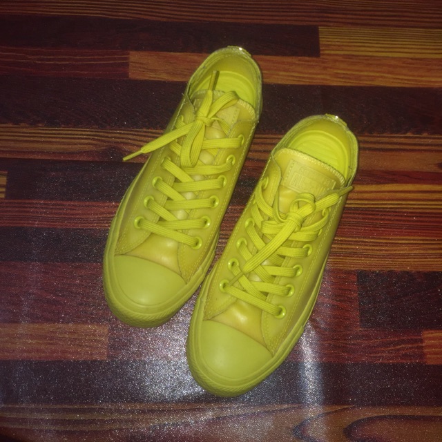 Converse best sale translucent rubber