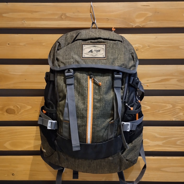 Rei Lambro 25L Daypack Semi Carrier Backpack for Work, Office, College ...