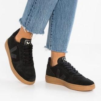 Veja discount suede v10