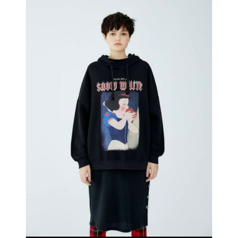 Snow white hoodie pull and bear sale