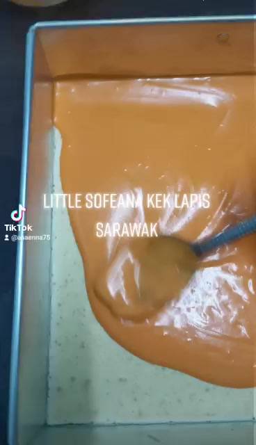 KEK LAPIS SARAWAK (LUMUT CHEESE)