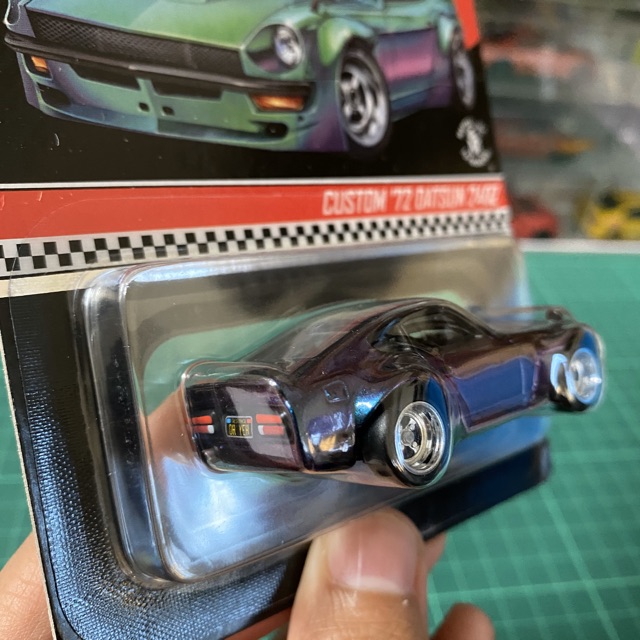 Custom '72 Datsun 240Z (chameleon) Hotwheels Redline Club