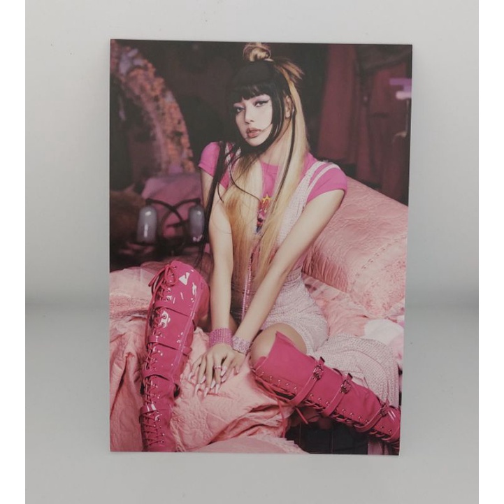 [OFFICIAL] BLACKPINK Lisa large photocard | Shopee Malaysia