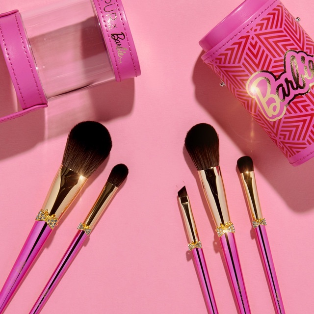 Pur X sold Barbie 5 Piece Brush Set & Case