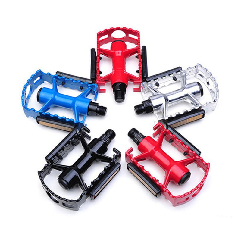 Mountain road bike bicycles are universal Made of aluminum alloy Pedals