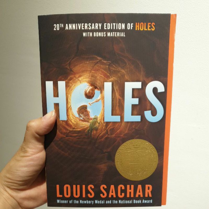 Holes by Louis Sachar (Paperback)