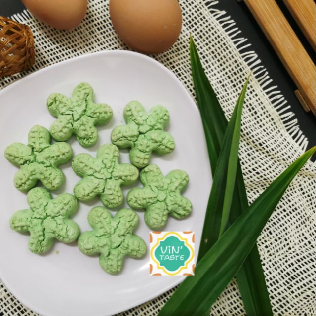 Kuih Bangkit Pandan 🌸 Pandan Flavoured Tapioca Cookies | Shopee Malaysia