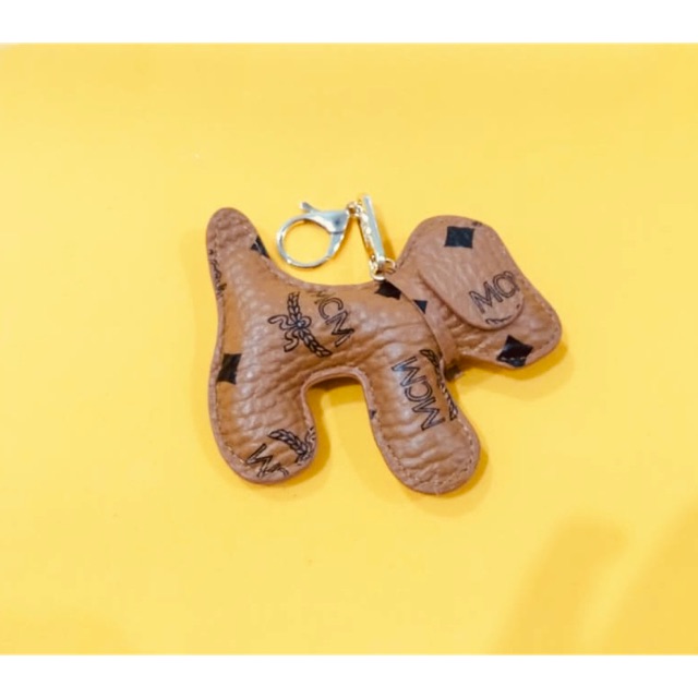 Mcm dog outlet keychain