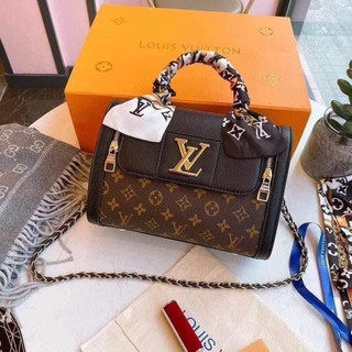 Lν Louis Vuitton sling bag (6.5*10inch) COD