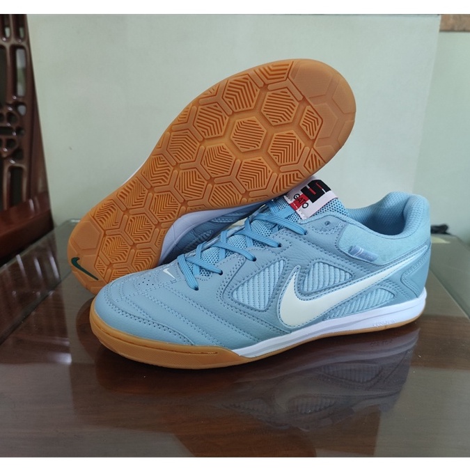 Nike best sale supreme futsal