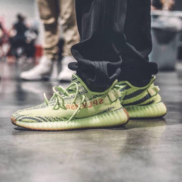 Yeezy boost 350 v2 frozen yellow on on sale feet