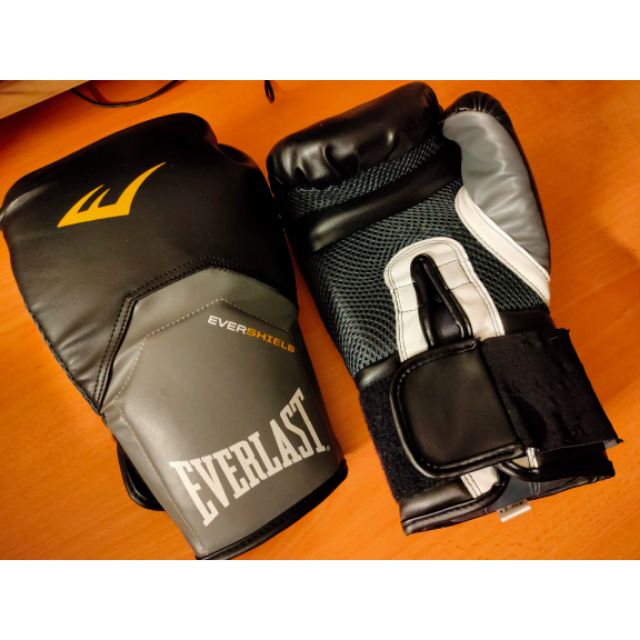 Everlast Pro Style Elite Workout Training Boxing Gloves, 12 Ounces