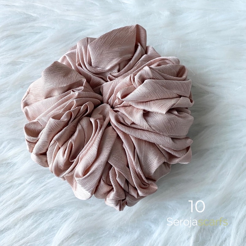 Scrunchy Sanggul Getah Satin | Shopee Malaysia