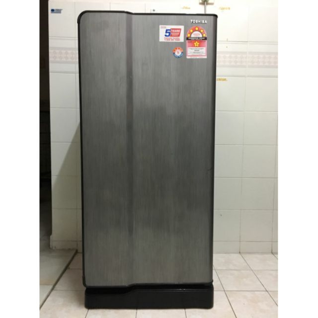 Toshiba single outlet door refrigerator