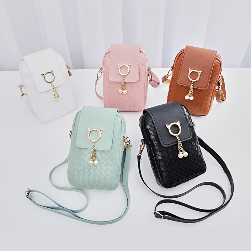 One side outlet mobile purse