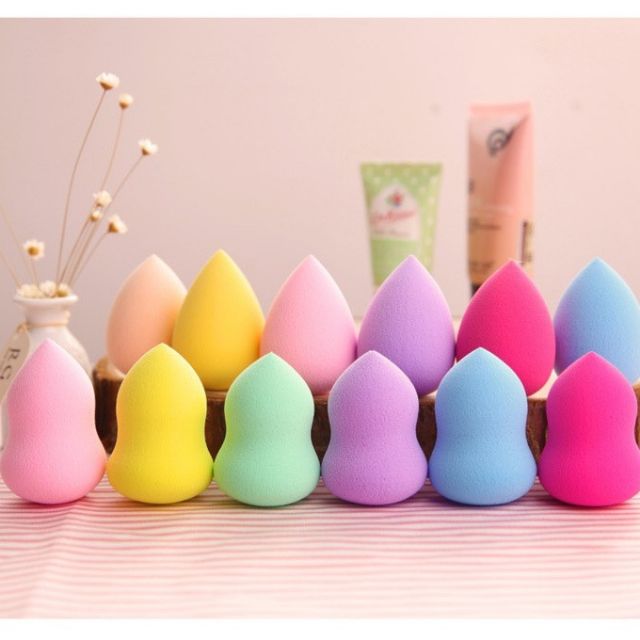Powder Puff Makeup Sponge Soft Smooth Flawless (Random Colour & Shape