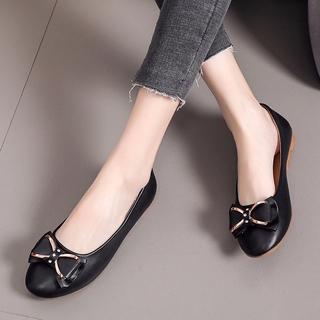 Plain flat round toe best sale casual sneakers