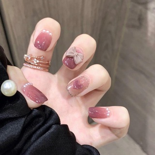 Chọn ngay những false nails phù hợp cho phong cách của bạn để tăng thêm sự sang trọng và quyến rũ cho đôi tay. Tất cả đều được làm từ những vật liệu chất lượng cao, giúp cho bạn có thể ăn diện thoải mái và tự tin.