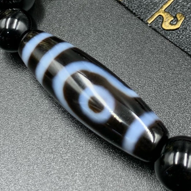 六福天珠6F Dzi 】二眼新天珠（单颗新天珠/黑玛瑙手串） | Shopee Malaysia