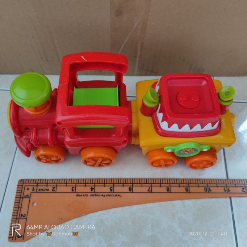 Fisher price peek a blocks train online