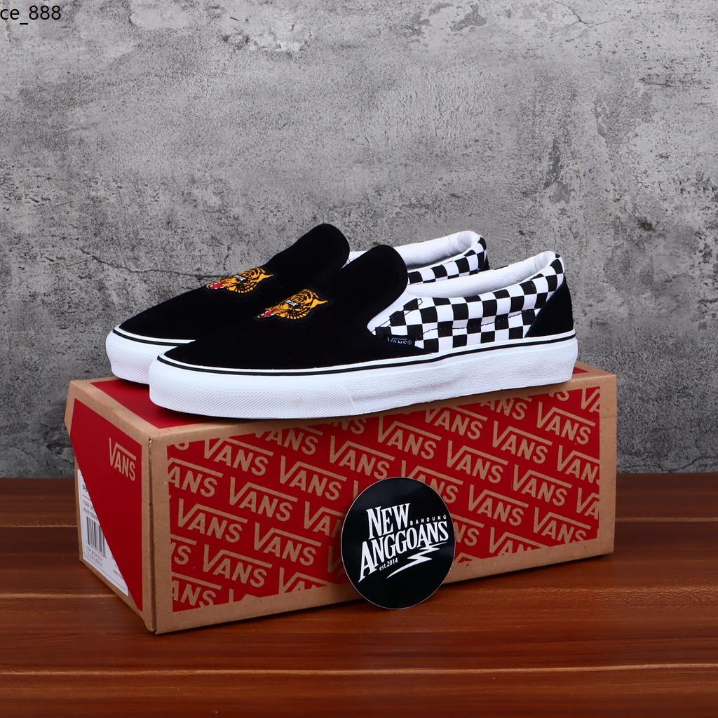 Vans slip sale on tiger check