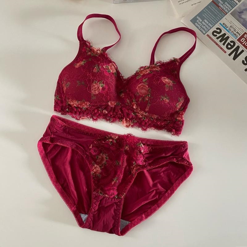 【1 Set 】3 Color Fashion Lovely Lace Floral Girl Wireless Panties Bra