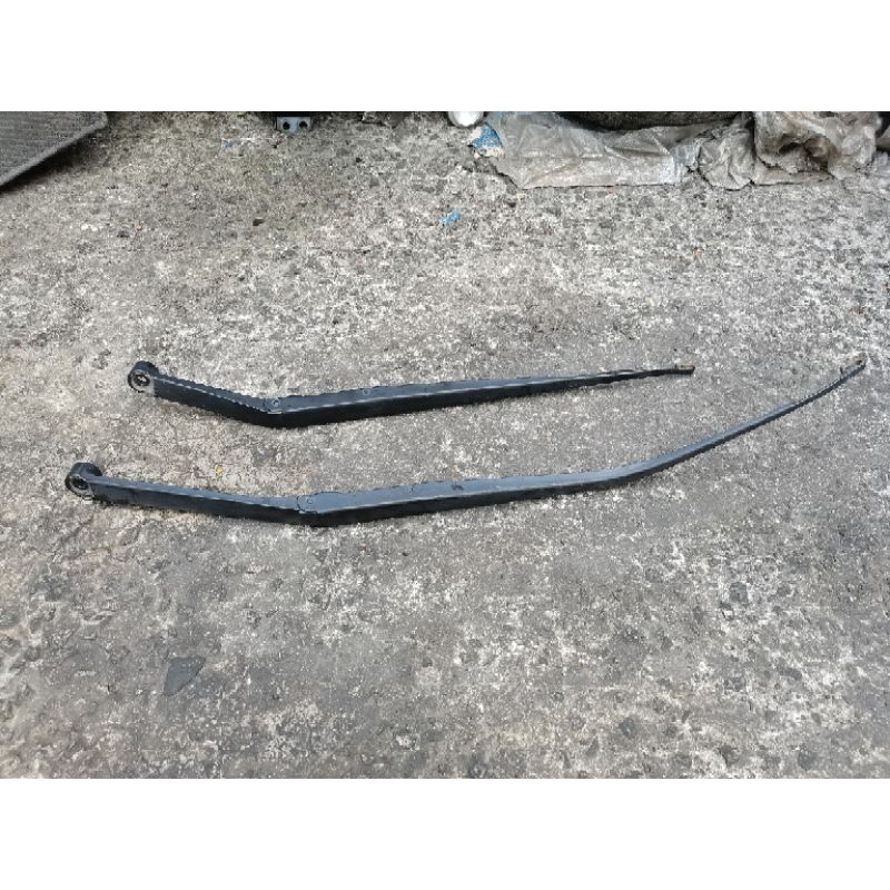 TOYOTA ESTIMA ACR50 FRONT WIPER ARM (Used) Shopee Malaysia