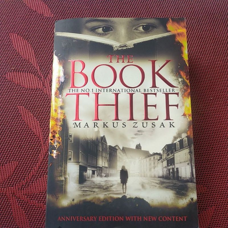 The Book Thief : Markus Zusak | Shopee Malaysia