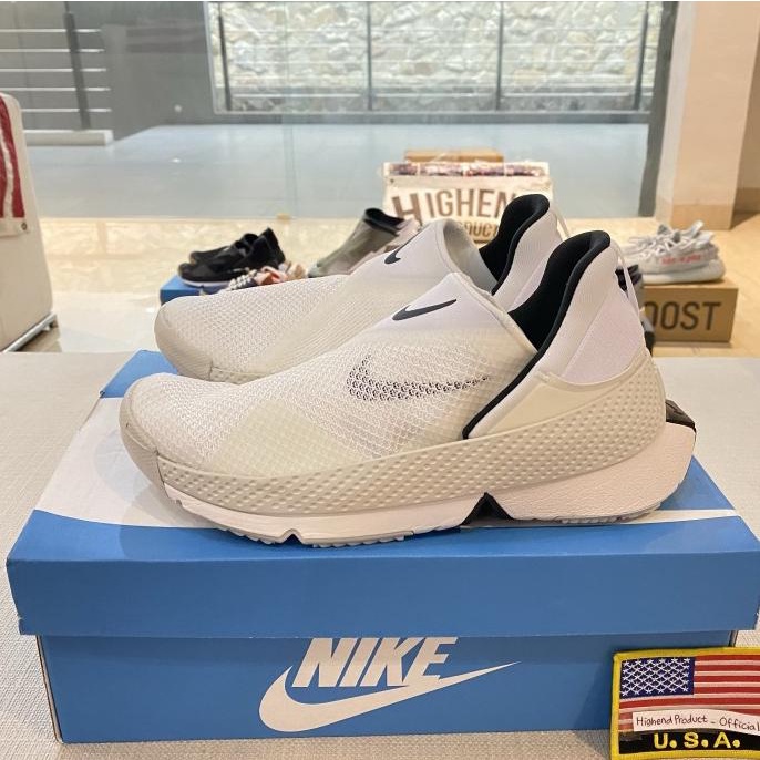 whitelaceless nike shoes