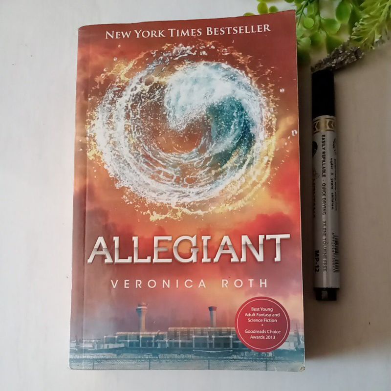 Veronica roth prelove Allegiant novel Shopee Malaysia