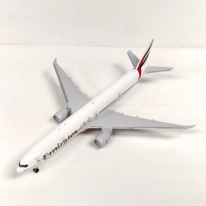 Modèle Avion Métal Herpa Avion Miniature Emirates Boeing 777-300ER - Échelle 1:500 Collection 2023 Maquette Avion 1:500 Métal