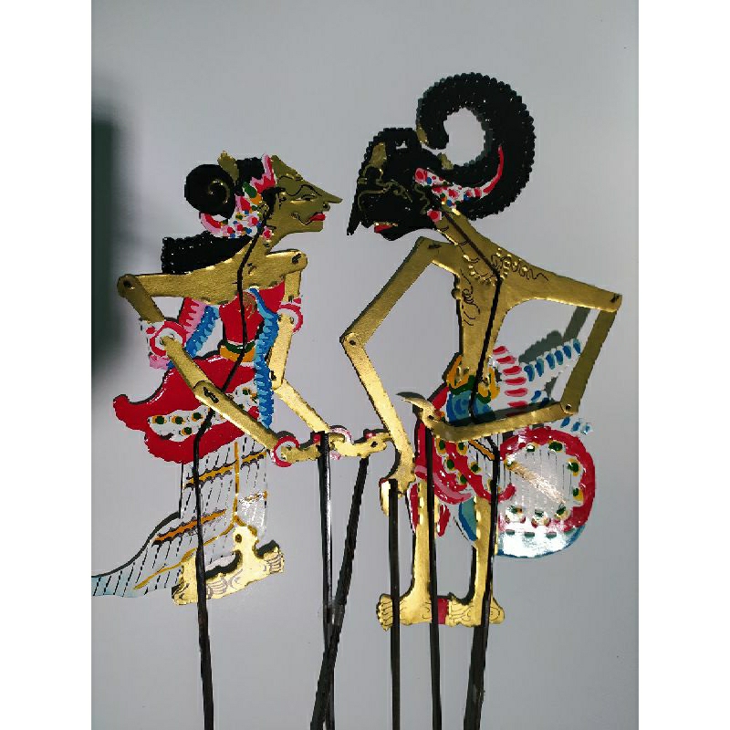 A pair of puppets containing 2 Janoko Arjuna srikandi Sembonodro ...