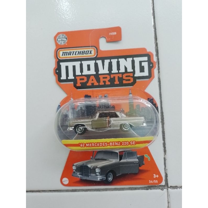 Matchbox Moving Parts Mercedes-Benz 220 SE Del 1962 - Scala 1:64, Edizione Limitata '70 Years, Oro Metallizzato