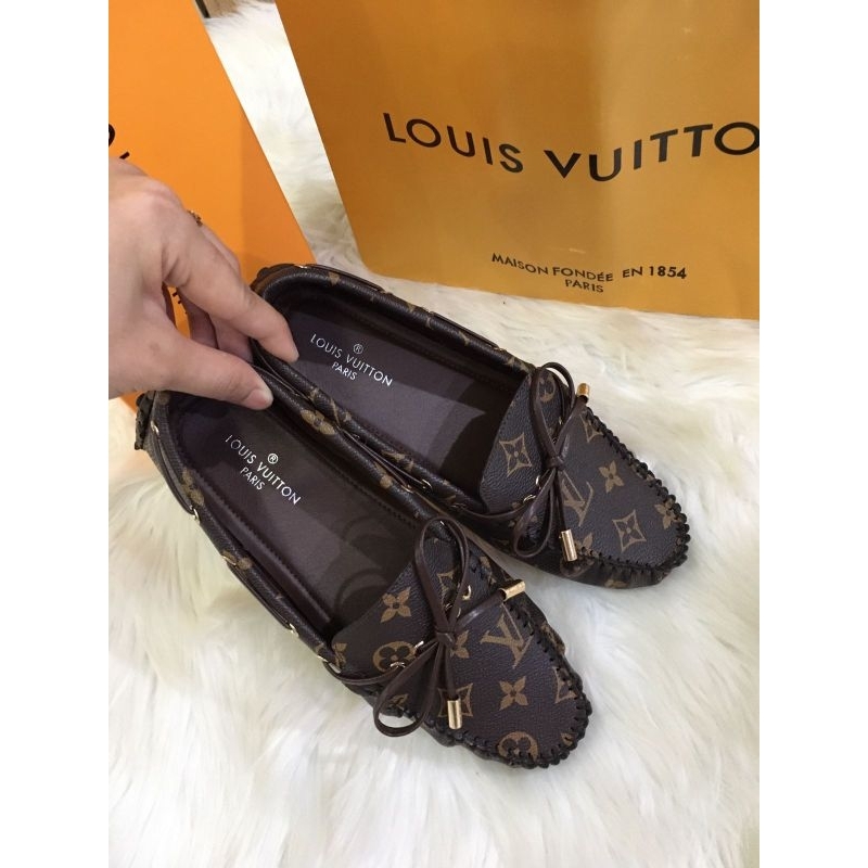 Louis Vuitton Lv woman shoes leather loafers  Louis vuitton loafers, Louis  vuitton shoes, Leather shoes woman