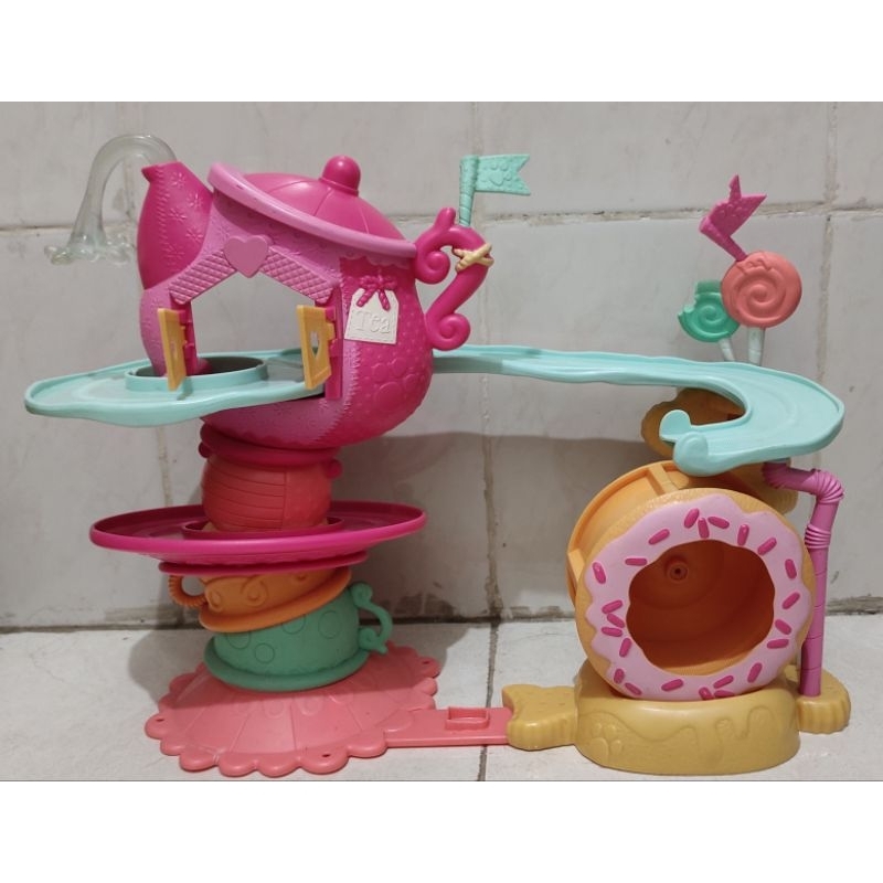 Num Noms Go-Go Cafe Playset with Scented Characters 