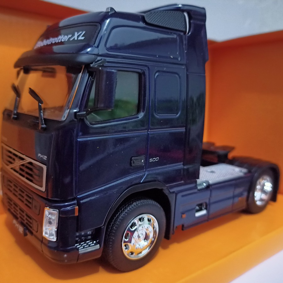 Diecast truck Volvo FH12 Globetrotter Miniature head truck Container 32 ...