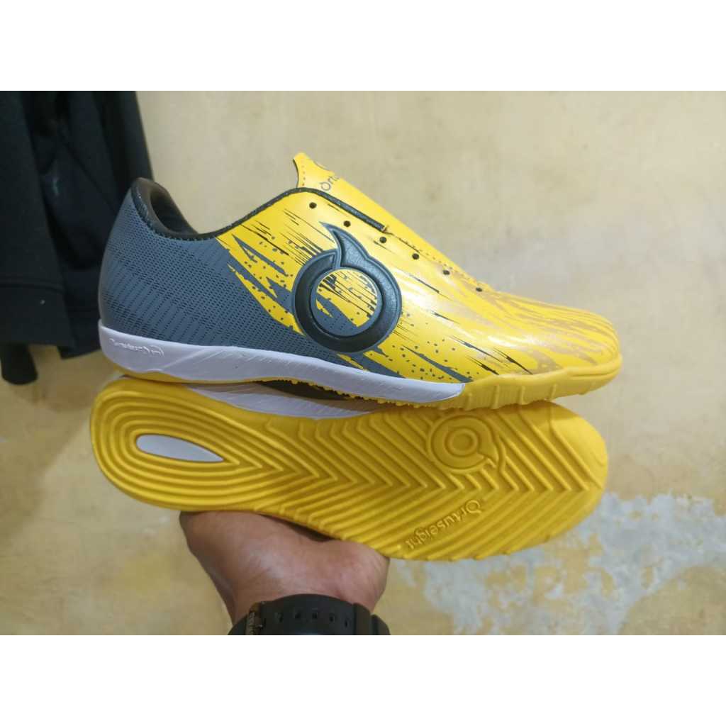specs futsal shoes
