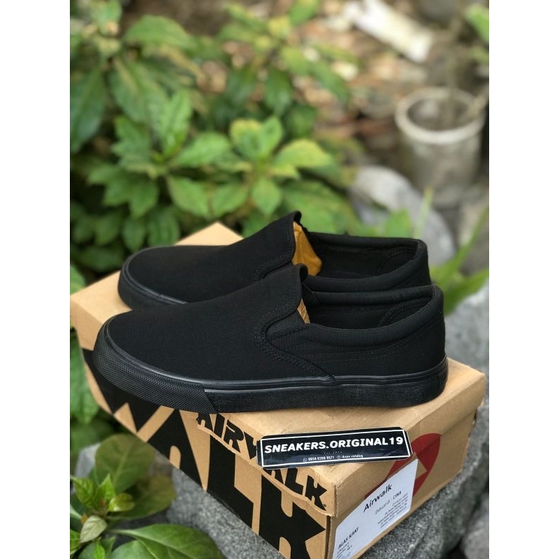 airwalk slip on black