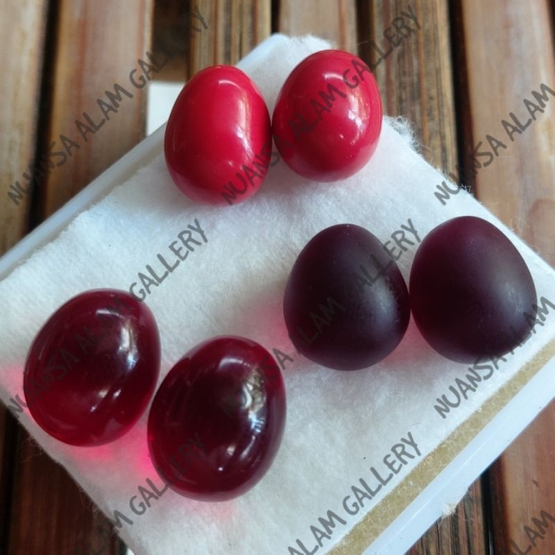 MERAH A Pair Of Red Pomegranate Stones MD Big Arc 8 Millimeter Size ...
