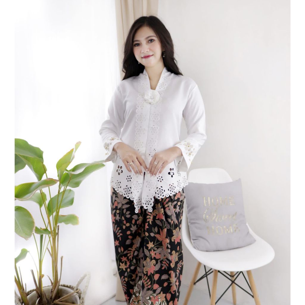 Modern Encim Kebaya Top with 3/ Sleeves, 4 Mote & Laser Cut ...