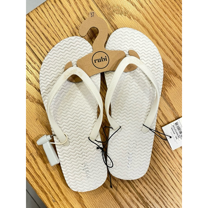 Rubi flip flops store