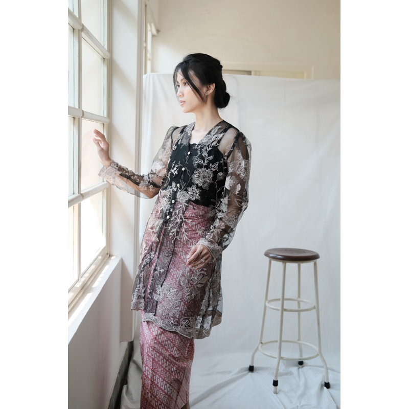 HITAM Nala Kebaya - Women's Kebaya Made Of Black Basic pink Flower ...