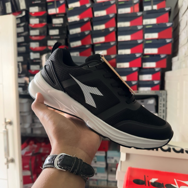 Diadora Men Running Shoes Original 41 Shopee Malaysia